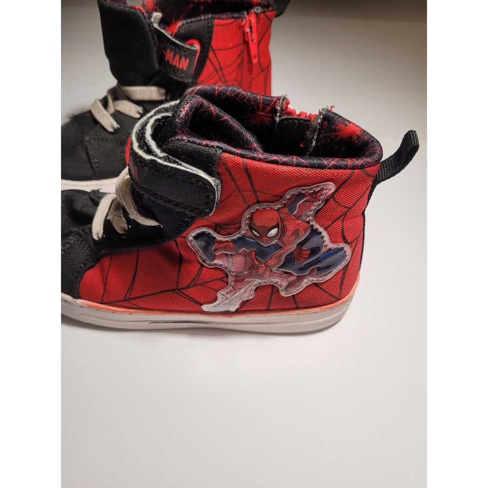 βMarvel Spider-Man Boys Light-Up High Top Canvas Skate Shoes Size US 12 Kids